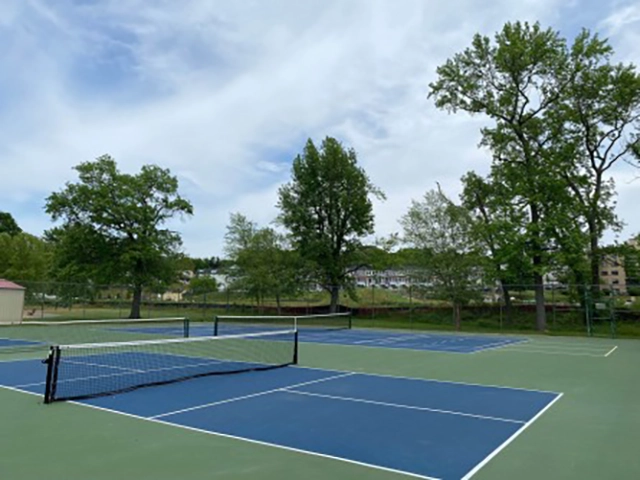 Sơn lại 1 lớp sàn cũ pickleball trường học Sporttek